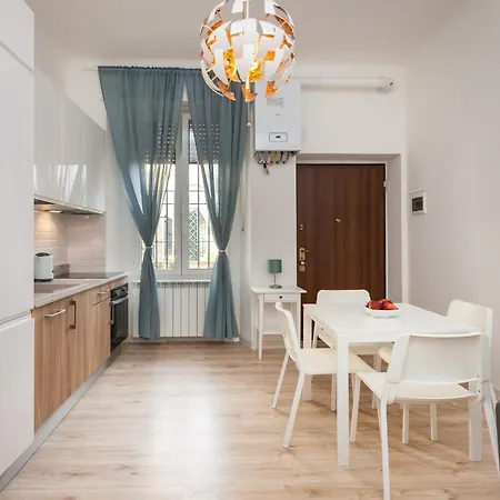 Cozy Flat In Near Metro Apartment