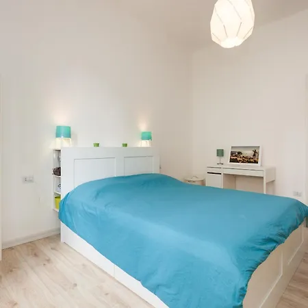 Cozy Flat In Near Metro Apartment *