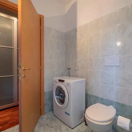 Apartman I Host - Trivulziana 3 *