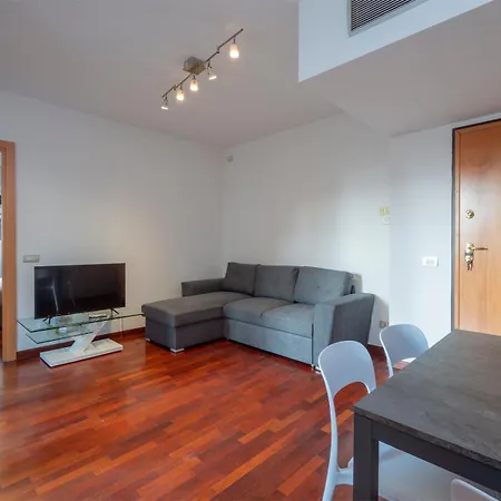 Apartman I Host - Trivulziana 3 *