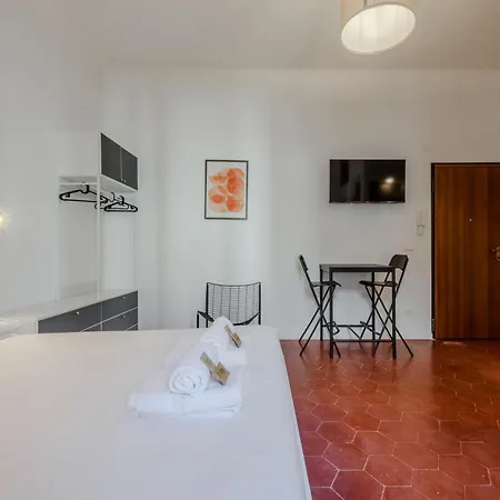 New And Functional Near The Metro Apartment *