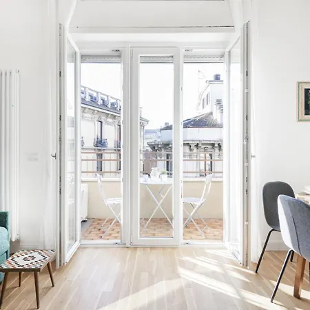 Easylife - - Napo Torriani 1 E - * Milan