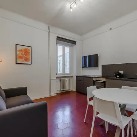 Easytopstay - New And Functional Near The Metro Lägenhet *