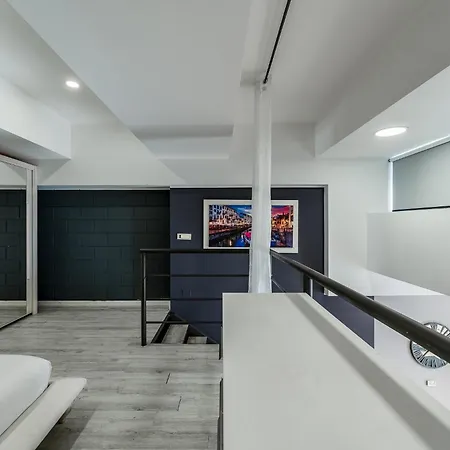 Urban Loft Certosa - Private Garden Апартаменты *