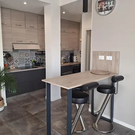Bright One-bedroom Near Isola * Milan