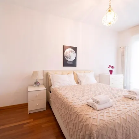 Apartment I Host - Adamello 8 *