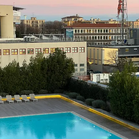 Giax Tower Premium Modern Milanese Flat With Gym Pool View & Box Lägenhet Milano