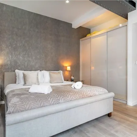 La Famiglia Charm Apartment