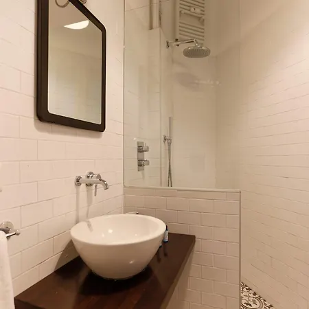 The Rent - Modern Two-bedroom In Porta Romana Apartment *