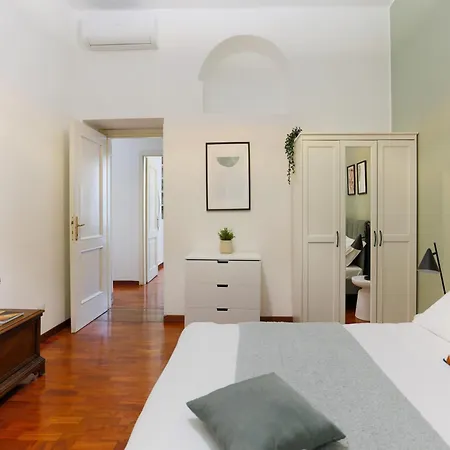 The Rent - Modern Two-bedroom In Porta Romana Apartment *