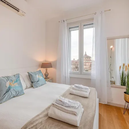 Royal - Centro Cadorna Милан