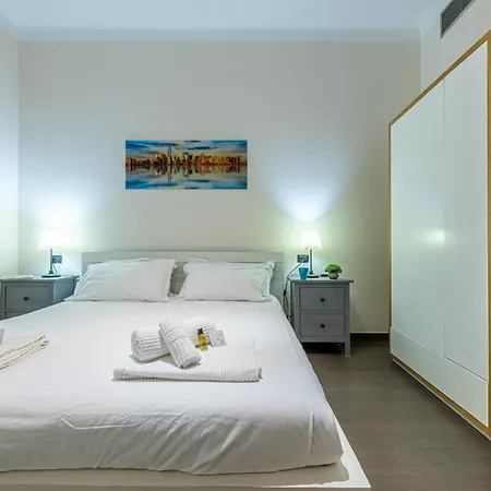 Sant' Ambrogio Flat 아파트 *