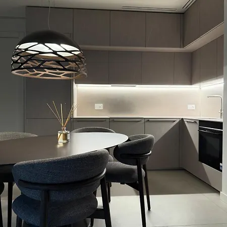 Ando's Boutique Garden Apartman