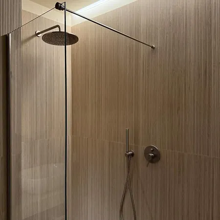 Ando's Boutique Garden Apartman *