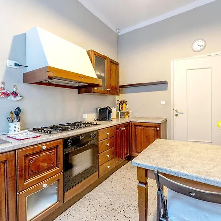 Apartment In Isola Garibaldi *