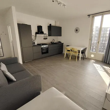 Corvetto 7 Apartament *