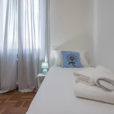Apartman Modern 3 Bedroom With Balcony Steps From San Siro By Rentopolis *