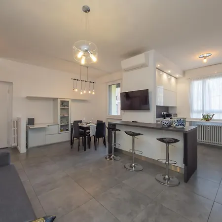 Apartman Modern 3 Bedroom With Balcony Steps From San Siro By Rentopolis *