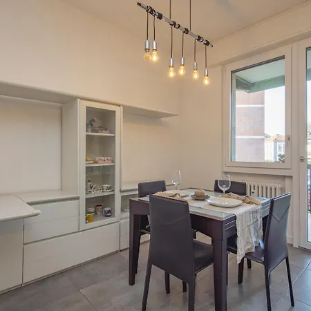 Apartman Modern 3 Bedroom With Balcony Steps From San Siro By Rentopolis
