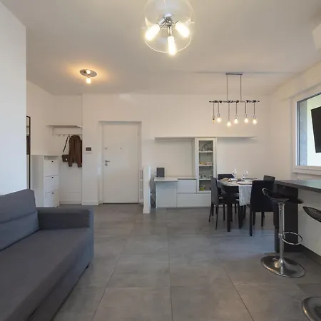 アパート San Siro - Modern & Stylish 3 Bedroom With 2 Balconies Lotto Mm1-mm5 By Rentopolis ミラノ