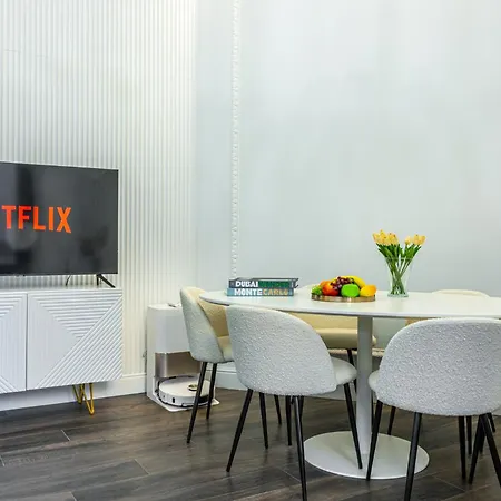 Station, Luxury & Modern With Comfort! Apartmán *