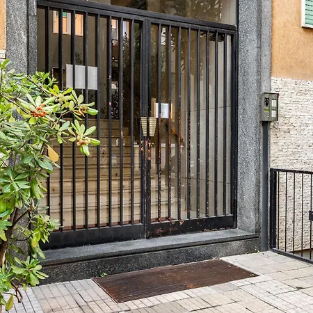 Apartment Design And Silence - Wide Renovated 2 Stops Form