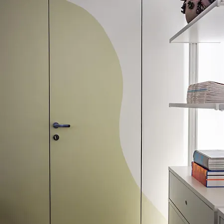 Design And Silence - Wide Renovated 2 Stops Form شقة *