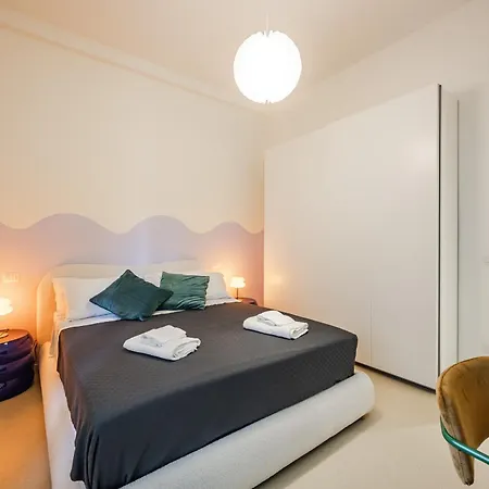 Design And Silence - Wide Renovated 2 Stops Form شقة ميلان