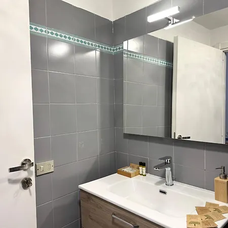 Navigli Metro4-tram2-naviglio Grande *