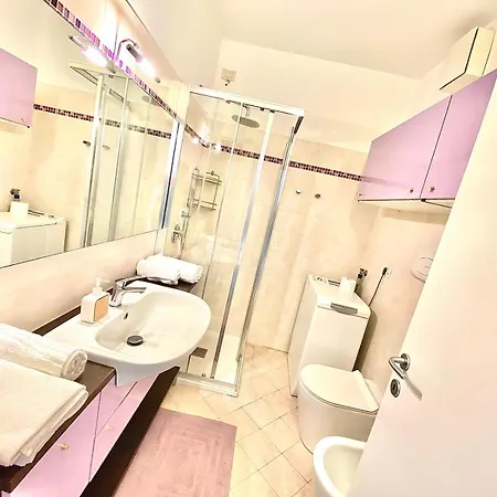 Nel Cuore Di Viale Certosa Milano, Comodo Per Raggiungere Centro Storico, Duomo, Rho Fiera Milano, Eventi E Concerti, Con Parcheggio Privato Interno A Scelta Appartement Milaan