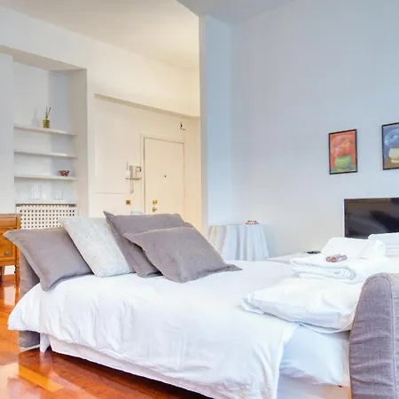 At - Turati/porta Nuova Apartment