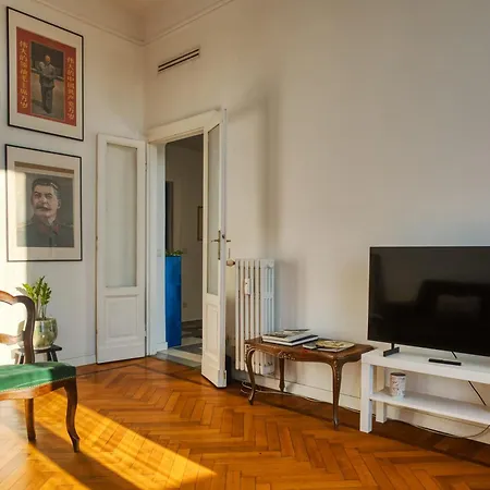 Domusmi Benedetto 89 * Milaan