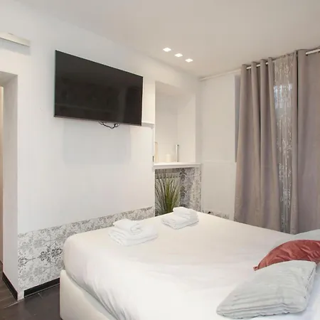 We - Morandi Plaza - * Милан