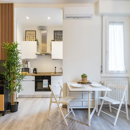 Live The Life - Vicino Fieramilano E Life