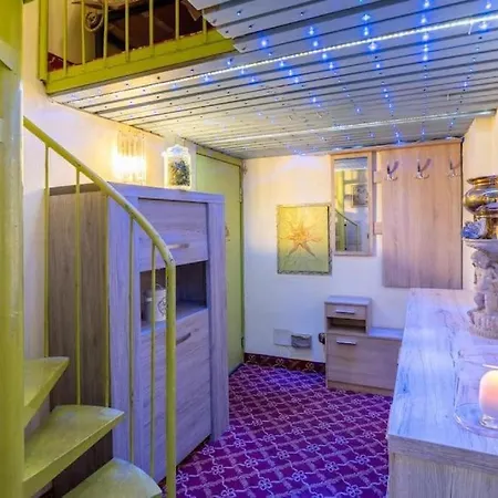 Apartment 10' From Station-300 M From The Metro