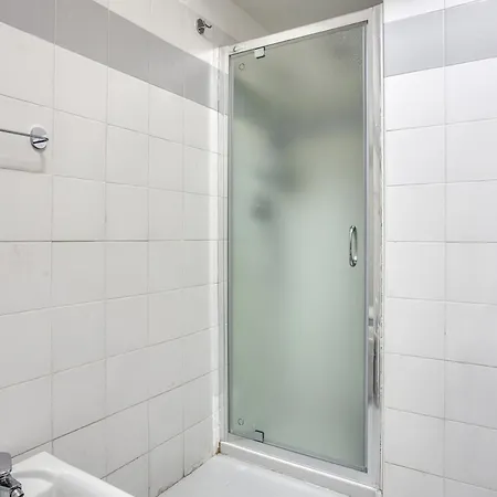 Cozy One Bedroom Close 2 Public Transportation * Milan