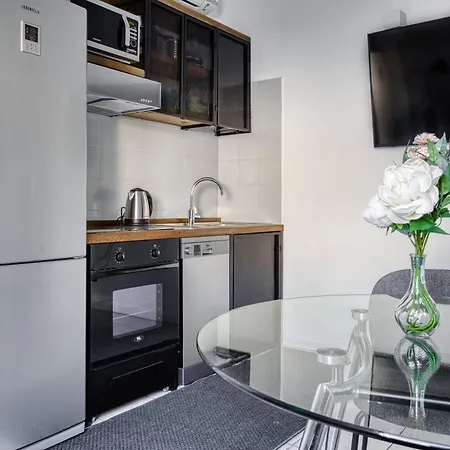 Apartment Cozy One Bedroom Close 2 Public Transportation Milan
