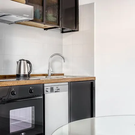 Cozy One Bedroom Close 2 Public Transportation *