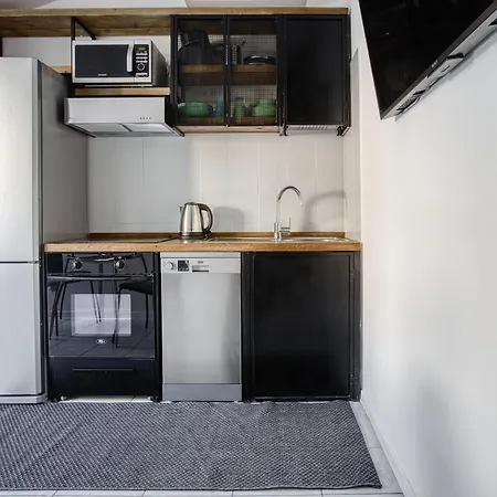 Cozy One Bedroom Close 2 Public Transportation Apartment *