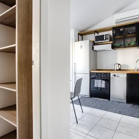 Apartment Cozy One Bedroom Close 2 Public Transportation *