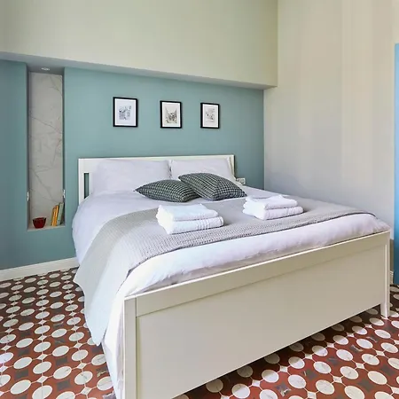 Chichouse Maderno ميلان