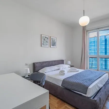 Apartment Station 3 Bedrooms & 2 Bathrooms - B