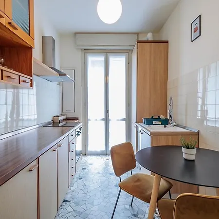 Apartment Station 3 Bedrooms & 2 Bathrooms - B *