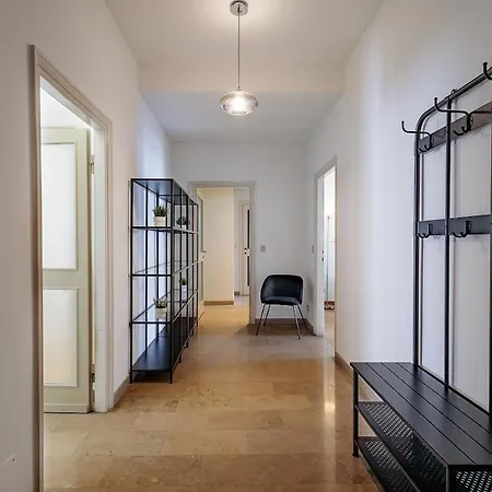 Apartment Station 3 Bedrooms & 2 Bathrooms - B Milan