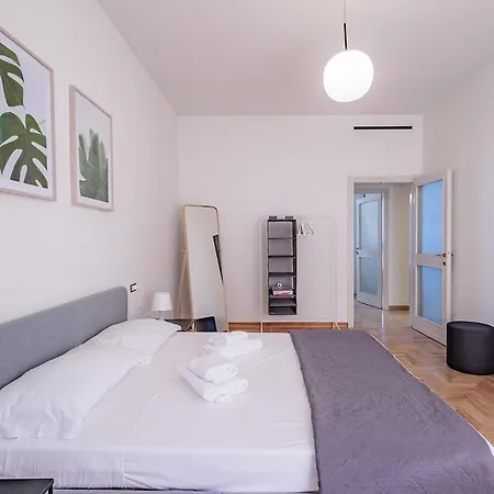 Station 3 Bedrooms & 2 Bathrooms - B Apartment *