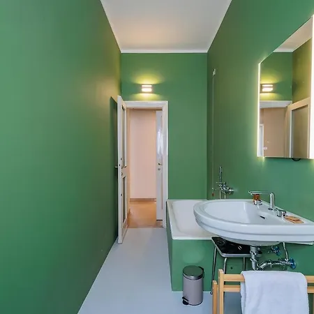 Apartment Station 3 Bedrooms & 2 Bathrooms - B Milan