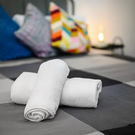 Insubria 8-dx - Monolocale Cool شقة