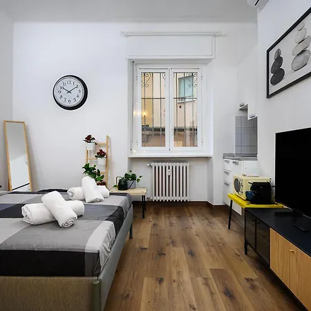 Insubria 8-dx - Monolocale Cool شقة *