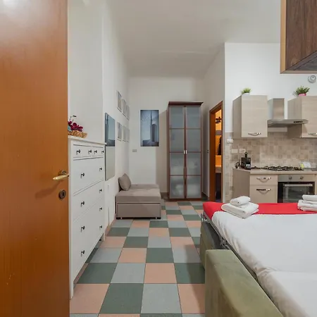 شقة New In Downtown Close To Duomo ميلان