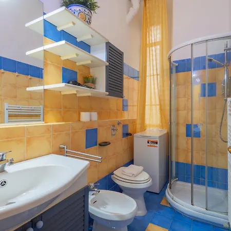 New In Downtown Close To Duomo شقة *